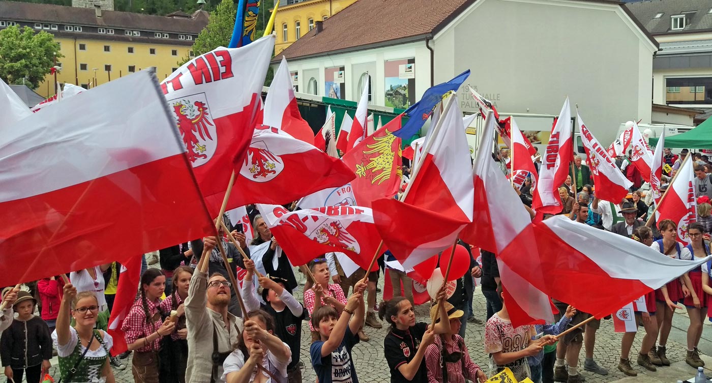 Jugendstudie des ASTAT zeigt gesunden Patriotismus unter Südtirols Jugendlichen