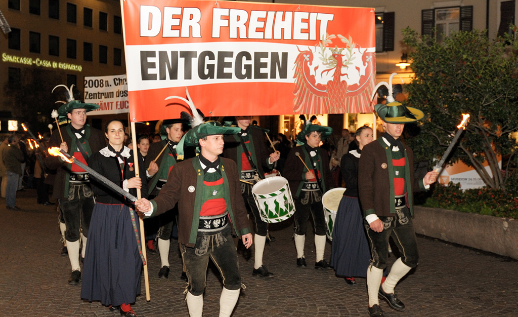 Schützenbezirk Pustertal geschlossen zum Freiheitsmarsch
