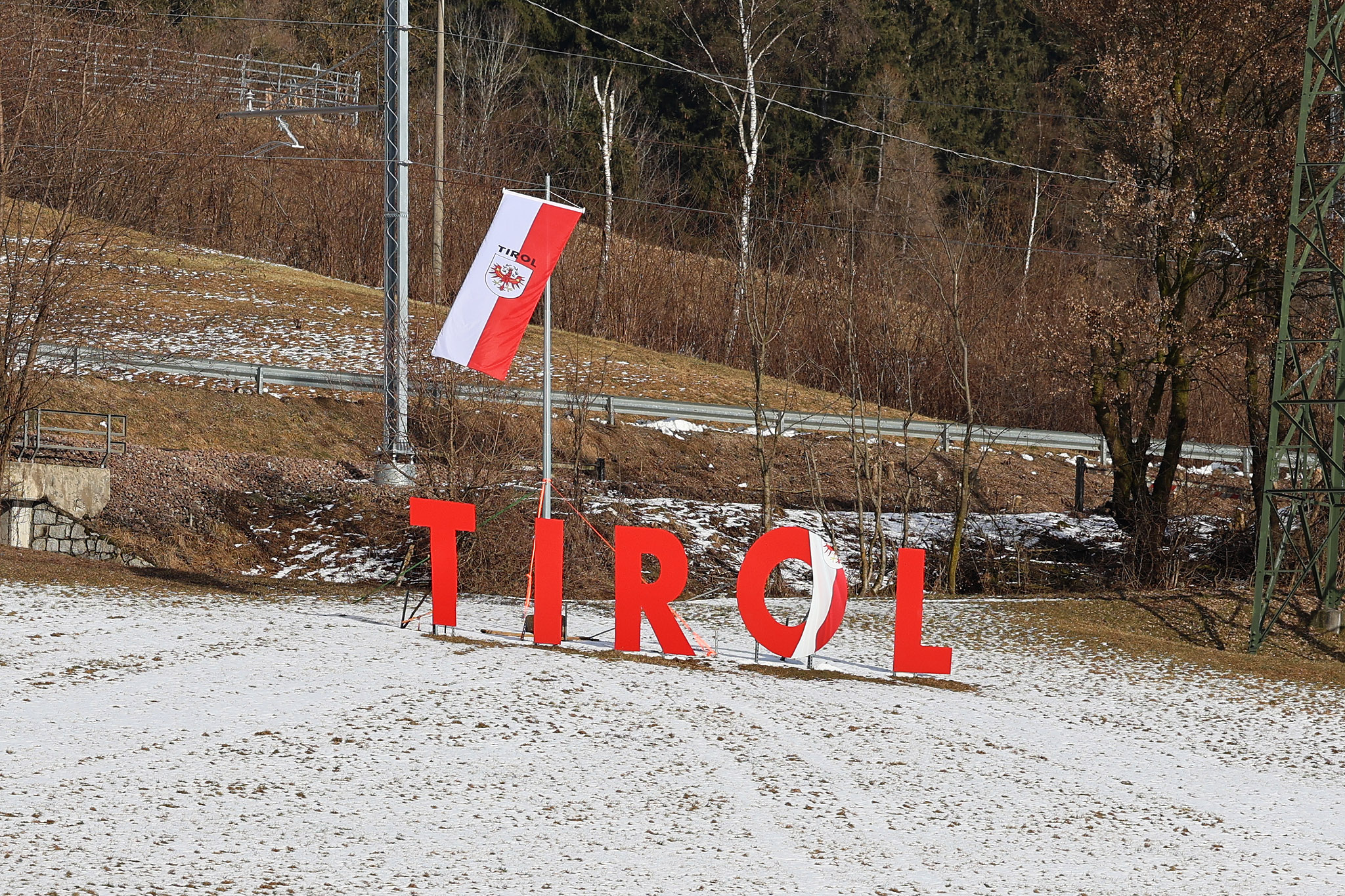 Schriftzug „TIROL“ in Vintl – Rekurs gegen die Verwaltungsstrafe